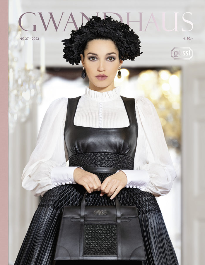 Cover des letzten Gössl Magazins, Gwandhaus. Aktuell abgebildet ist eine Frau in einem schwarzen Lederdirndl.